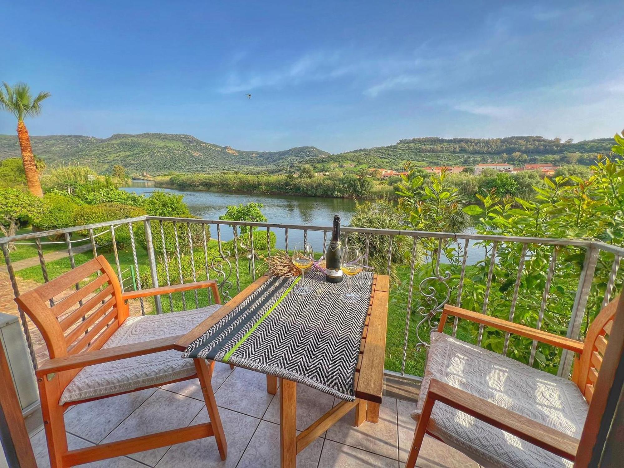 Temo River House Romantic Balcony And Peaceful Retreat In The Heart Of Bosa Luaran gambar