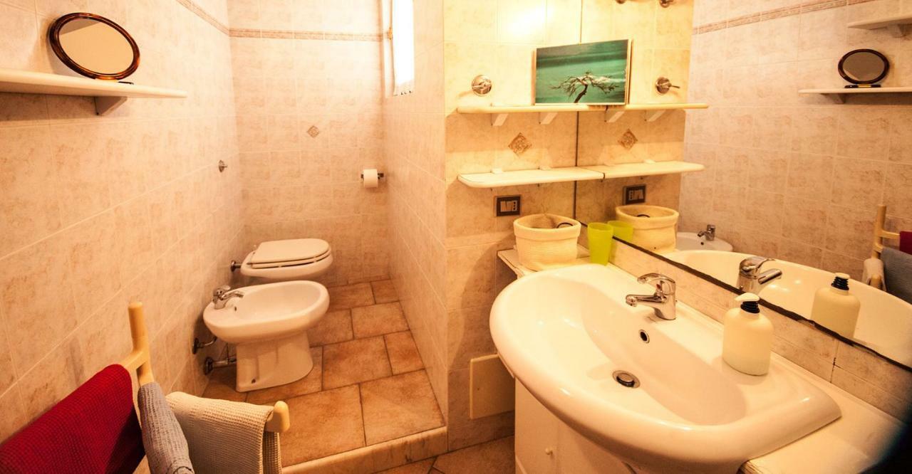 Temo River House Romantic Balcony And Peaceful Retreat In The Heart Of Bosa Luaran gambar
